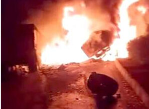 ट्रेलर ने ट्रक को मारी टक्कर, दोनों जले, ट्रेलर चालक की मौत