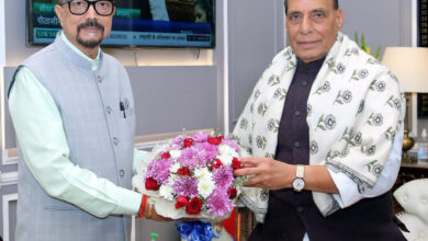 रक्षा मंत्री सिंह से राज्यपाल डेका ने सौजन्य भेंट की रक्षा मंत्री सिंह से राज्यपाल डेका ने सौजन्य भेंट की