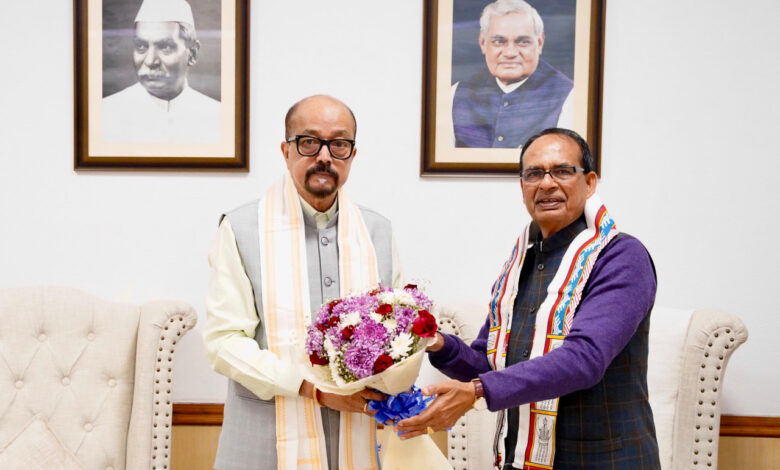कृषि और किसान कल्याण मंत्री चौहान से राज्यपाल डेका ने सौजन्य भेंट की कृषि और किसान कल्याण मंत्री चौहान से राज्यपाल डेका ने सौजन्य भेंट की