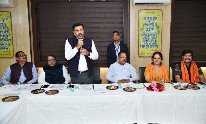 मीनल चौबे ने चेंबर ऑफ कामर्स से मांगा समर्थन मीनल चौबे ने चेंबर ऑफ कामर्स से मांगा समर्थन