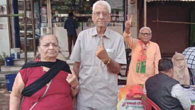 ईवीएम खराबी से लेकर मतदाता सूची में त्रुटि को लेकर मतदाता रहे परेशान ईवीएम खराबी से लेकर मतदाता सूची में त्रुटि को लेकर मतदाता रहे परेशान