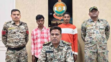 विस्फोटक के साथ 1 लाख के इनामी दो नक्सली गिरफ्तार