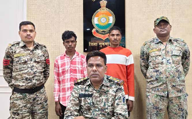 विस्फोटक के साथ 1 लाख के इनामी दो नक्सली गिरफ्तार विस्फोटक के साथ 1 लाख के इनामी दो नक्सली गिरफ्तार
