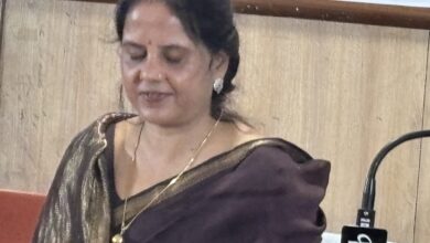 मीनल चौबे की बढ़त हुई 101439