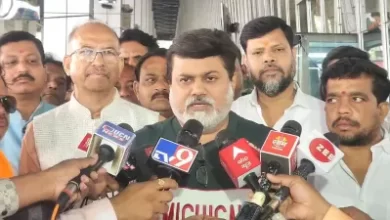 शिंदे की शिवसेना से हाथ मिला सकते हैं उद्धव के विधायक एकनाथ और सांसद