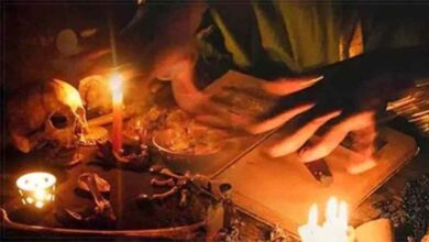 चुनाव प्रभावित करने अमलीडीह श्मशान घाट में रात के अंधेरे में दो युवक कर रहे थे तंत्र-मंत्र का उपयोग