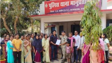 संयुक्त पुलिस कर्मचारी व परिवार कल्याण संघ ने सांसद भोजराज नाग के खिलाफ एफआईआर दर्ज करने साैंपा ज्ञापन