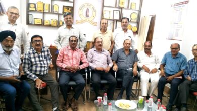 मिडिल स्कूल मित्र समूह ने होली मिलन में विद्यार्थी जीवन को किया याद मिडिल स्कूल मित्र समूह ने होली मिलन में विद्यार्थी जीवन को किया याद