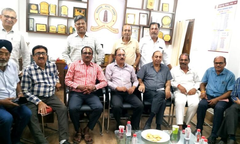 मिडिल स्कूल मित्र समूह ने होली मिलन में विद्यार्थी जीवन को किया याद मिडिल स्कूल मित्र समूह ने होली मिलन में विद्यार्थी जीवन को किया याद