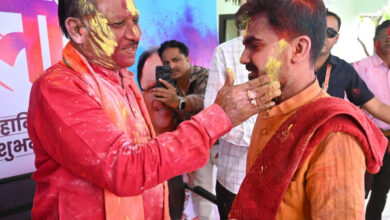 मुख्यमंत्री साय ने अपने गृह ग्राम बगिया में ग्रामीणों संग हर्षोल्लास से मनाई होली