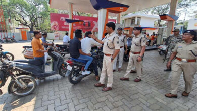 बिना हेलमेट के अब नहीं मिलेगा पेट्रोल बिना हेलमेट के अब नहीं मिलेगा पेट्रोल