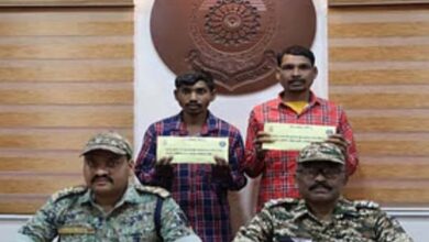 2 लाख के ईनामी 2 नक्सलियों ने किया अत्मसमर्पण