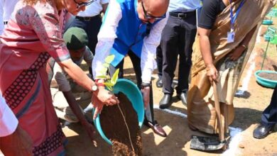 एक पौधा जरूर लगाएं, धरती को हरियाली दें- राज्यपाल डेका एक पौधा जरूर लगाएं, धरती को हरियाली दें- राज्यपाल डेका