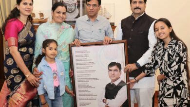 рдХреЗрдВрджреНрд░реАрдп рдордВрддреНрд░реА рдорд╛рдВрдбрд╡рд┐рдпрд╛ рд╕реЗ рднрд╛рдЬрдкрд╛ рдкреНрд░рджреЗрд╢ рдореАрдбрд┐рдпрд╛ рдкреНрд░рднрд╛рд░реА рдЕрдорд┐рдд рдиреЗ рдХреА рд╕рдкрд░рд┐рд╡рд╛рд░ рднреЗрдВрдЯ рдХреЗрдВрджреНрд░реАрдп рдордВрддреНрд░реА рдорд╛рдВрдбрд╡рд┐рдпрд╛ рд╕реЗ рднрд╛рдЬрдкрд╛ рдкреНрд░рджреЗрд╢ рдореАрдбрд┐рдпрд╛ рдкреНрд░рднрд╛рд░реА рдЕрдорд┐рдд рдиреЗ рдХреА рд╕рдкрд░рд┐рд╡рд╛рд░ рднреЗрдВрдЯ