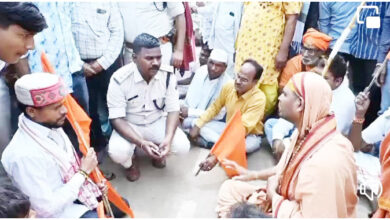 संडी के सिद्धि माता मंदिर में प्रतिदिन बकरे की बलि प्रथा रोकने दंडीस्वामी ज्योतिर्मयानंद बैठे धरने पर संडी के सिद्धि माता मंदिर में प्रतिदिन बकरे की बलि प्रथा रोकने दंडीस्वामी ज्योतिर्मयानंद बैठे धरने पर