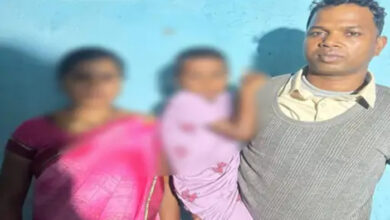 8 लाख का इनामी हार्डकोर नक्सली पत्नी और बच्चे के साथ किया आत्मसमर्पण