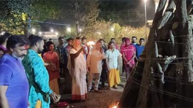 परंपरागत रूप से मनाया गया दूधाधारी मठ में होली त्यौहार