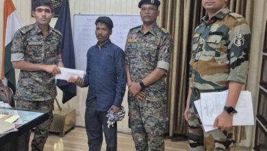 1 लाख का ईनामी नक्सली बारसूर एलओएस ने किया आत्मसमर्पण 1 लाख का ईनामी नक्सली बारसूर एलओएस ने किया आत्मसमर्पण