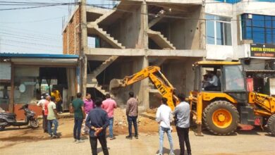 पंचधाम मन्दिर टाटीबंध के पास निगम ने ढहाया 6 हजार वर्गफीट भूखंड को