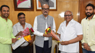 राज्यपाल डेका से दिगम्बर जैन महासभा के उपाध्यक्ष मोदी ने की सौजन्य भेंट राज्यपाल डेका से दिगम्बर जैन महासभा के उपाध्यक्ष मोदी ने की सौजन्य भेंट