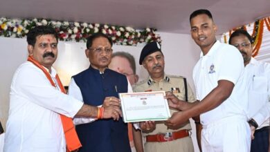 मुख्यमंत्री साय ने उप निरीक्षक संवर्ग में चयनित अभ्यर्थियों को प्रदान किया नियुक्ति पत्र मुख्यमंत्री साय ने उप निरीक्षक संवर्ग में चयनित अभ्यर्थियों को प्रदान किया नियुक्ति पत्र