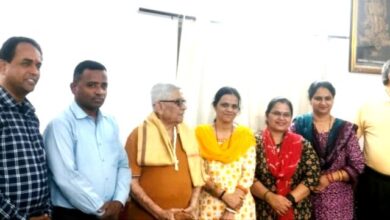 नाटक मतलब हम जो टकटकी लगाकर न देखें – कालेले