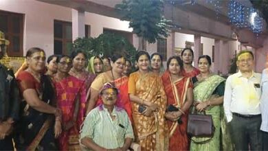 सरयूपारीण ब्राह्मण समाज के होली मिलन में उड़े रंग गुलाल सरयूपारीण ब्राह्मण समाज के होली मिलन में उड़े रंग गुलाल