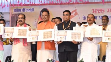 साहू समाज के स्वाभिमान और सांस्कृतिक धरोहर को मिला नया आयाम: 1009वीं जयंती पर माता कर्मा को समर्पित डाक टिकट साहू समाज के स्वाभिमान और सांस्कृतिक धरोहर को मिला नया आयाम: 1009वीं जयंती पर माता कर्मा को समर्पित डाक टिकट