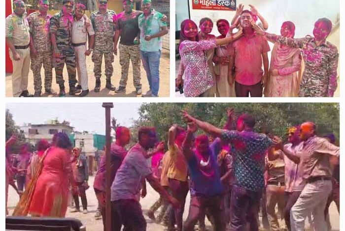 थाना कोतवाली में पुलिस जवानों की होली में जमकर रंग-गुलाल उड़ाया थाना कोतवाली में पुलिस जवानों की होली में जमकर रंग-गुलाल उड़ाया