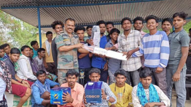 नक्सल प्रभावित दंतेशपुरम के सैकड़ों ग्रामीण मूलभूत सुविधाओं की मांग को लेकर पहुंचे थाना