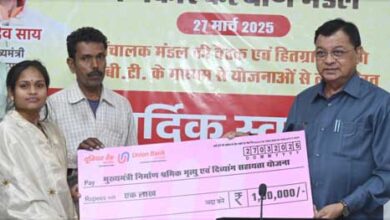 श्रम मंत्री ने एक लाख 14 हजार से अधिक श्रमिकों के बैंक खाते में 53.43 करोड़ किए अंतरित