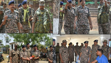 के.रि.पु.बल के छग. सेक्टर के आईजी ने किस्टाराम एक्सिस में तैनात 212 व 217 बटा. के कैम्प पंहुचकर बढ़ाया हौसला