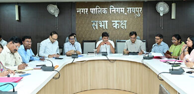 अवैध निर्माणों पर होगी कार्यवाही, डस्टबिन नहीं रखने पर दुकानदारों को देना होगा जुर्माना अवैध निर्माणों पर होगी कार्यवाही, डस्टबिन नहीं रखने पर दुकानदारों को देना होगा जुर्माना