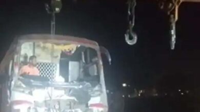 अंतर्राष्ट्रीय महिला दिवस से लौट रही महिलाओं की बस टैंकर से टकराई, 14 घायल अंतर्राष्ट्रीय महिला दिवस से लौट रही महिलाओं की बस टैंकर से टकराई, 14 घायल