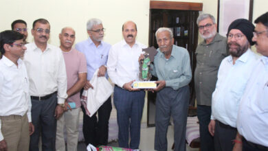 рд╡рд┐рдиреЛрдж рдХреБрдорд╛рд░ рд╢реБрдХреНрд▓ рдХрд╛ рдХреГрд╖рд┐ рд╡рд┐рд╢реНрд╡рд╡рд┐рджреНрдпрд╛рд▓рдп рдкрд░рд┐рд╡рд╛рд░ рдиреЗ рдХрд┐рдпрд╛ рдЕрднрд┐рдирдВрджрди рд╡рд┐рдиреЛрдж рдХреБрдорд╛рд░ рд╢реБрдХреНрд▓ рдХрд╛ рдХреГрд╖рд┐ рд╡рд┐рд╢реНрд╡рд╡рд┐рджреНрдпрд╛рд▓рдп рдкрд░рд┐рд╡рд╛рд░ рдиреЗ рдХрд┐рдпрд╛ рдЕрднрд┐рдирдВрджрди