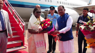 राष्ट्रपति मुर्मु का छत्तीसगढ़ आगमन: एयरपोर्ट पर हुआ भव्य स्वागत