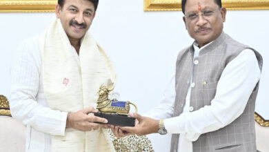 मुख्यमंत्री साय से सांसद मनोज तिवारी ने की सौजन्य भेंट मुख्यमंत्री साय से सांसद मनोज तिवारी ने की सौजन्य भेंट