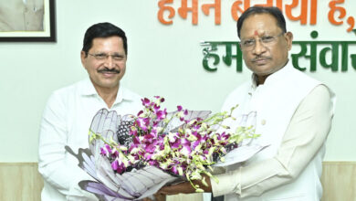 मुख्यमंत्री साय से एसईसीएल के नवनियुक्त सीएमडी हरीश दुहन ने की सौजन्य भेंट