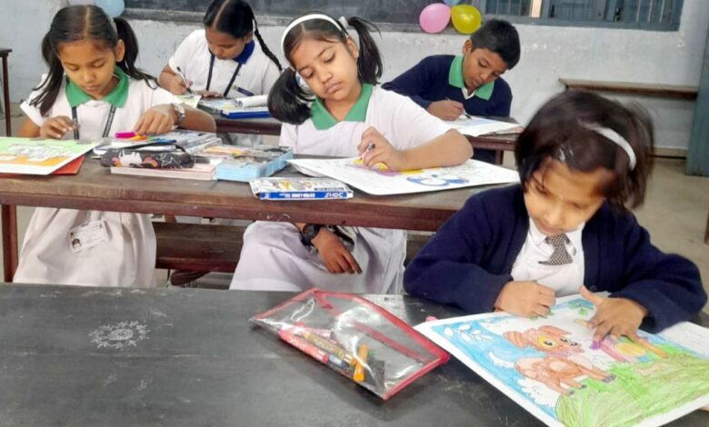 इंटरनेशनल कलरिंग कॉम्पिटिशन में संत ज्ञानेश्वर स्कूल के बच्चों को मिला ब्रांज मेडल इंटरनेशनल कलरिंग कॉम्पिटिशन में संत ज्ञानेश्वर स्कूल के बच्चों को मिला ब्रांज मेडल