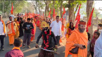 विहिप ने पेंड्रा दुर्गा मंदिर से धनपुर दुर्गा मंदिर तक निकाली ध्वज यात्रा