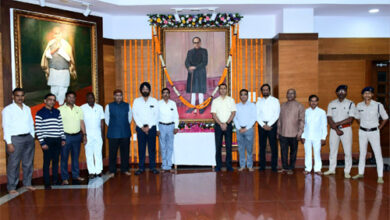 विस परिसर में भीमराव अम्बेडकर की जयंती पर किये गये श्रद्धा सुमन अर्पित विस परिसर में भीमराव अम्बेडकर की जयंती पर किये गये श्रद्धा सुमन अर्पित