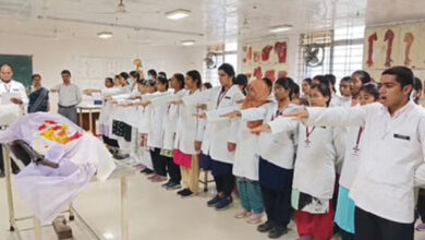 सांतरा परिवार ने अपने पिता की अंतिम इच्छानुसार पार्थिव शरीर को मेकॉज के एनाटॉमी विभाग को सौंपा