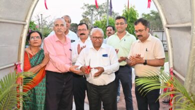 рдиреЗрд╣рд░реБ рдЖрд░реНрдЯ рдЧреИрд▓рд░реА рдореЗрдВ рд╡рд┐рдирдп рд╢рд░реНрдорд╛ рджреНрд╡рд╛рд░рд╛ рдЦреАрдЪреА рдЧрдИ рдЫрд╛рдпрд╛рдЪрд┐рддреНрд░реЛрдВ рдХреА рдПрдХрд▓ рдкреНрд░рджрд░реНрд╢рдиреА рдЙрджрдШрд╛рдЯрд┐рдд рдиреЗрд╣рд░реБ рдЖрд░реНрдЯ рдЧреИрд▓рд░реА рдореЗрдВ рд╡рд┐рдирдп рд╢рд░реНрдорд╛ рджреНрд╡рд╛рд░рд╛ рдЦреАрдЪреА рдЧрдИ рдЫрд╛рдпрд╛рдЪрд┐рддреНрд░реЛрдВ рдХреА рдПрдХрд▓ рдкреНрд░рджрд░реНрд╢рдиреА рдЙрджрдШрд╛рдЯрд┐рдд