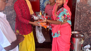 हनुमान जन्मोत्सव पर अग्रवाल परिवार ने किया इलेक्ट्रॉनिक घंटी दान