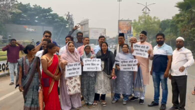 वक्फ संशोधन बिल लोकसभा में प्रस्तुत, मुस्लिम समाज के लोगो ने की आतिशबाजी