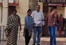 सुशासन तिहार में मुस्कान बेगम और हेमलता सिदार को दिया गया राशन कार्ड