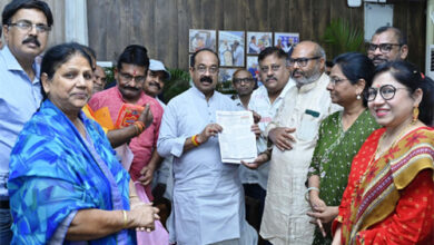 अधिकारियों-कर्मचारियों को वर्षों से लंबित ग्रेच्युटी राशि का भुगतान