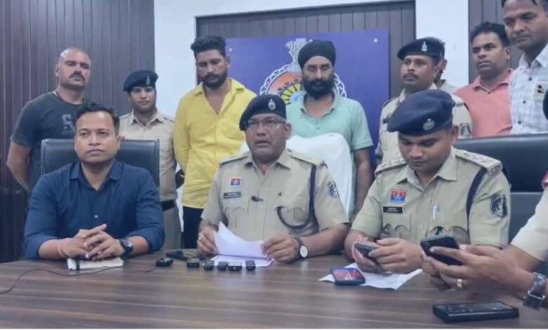 12 लाख की हेरोइन के साथ दो आरोपी गिरफ्तार 12 लाख की हेरोइन के साथ दो आरोपी गिरफ्तार