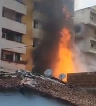 तेज गर्मी के कारण ट्रांसफ़र्मर में लगी आग तेज गर्मी के कारण ट्रांसफ़र्मर में लगी आग