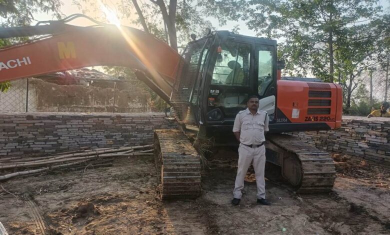 अवैध रेत उत्खनन के मामले में चिंगरौद में हाईवा और माउंटेन मशीन जब्त अवैध रेत उत्खनन के मामले में चिंगरौद में हाईवा और माउंटेन मशीन जब्त